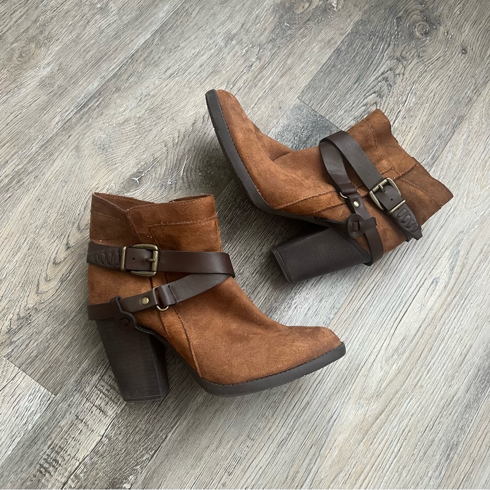 Mossimo wrap buckle ankle booties